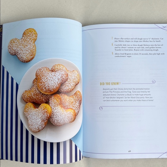 The Unofficial Disney Parks Cookbook - Picture 5 of 8